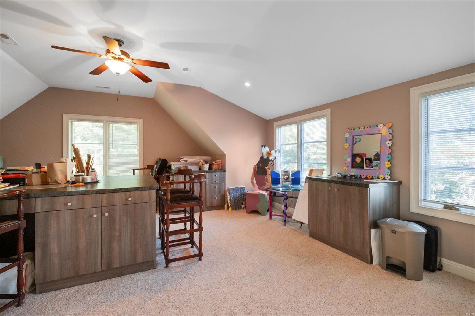 Ladue Manor - Residential