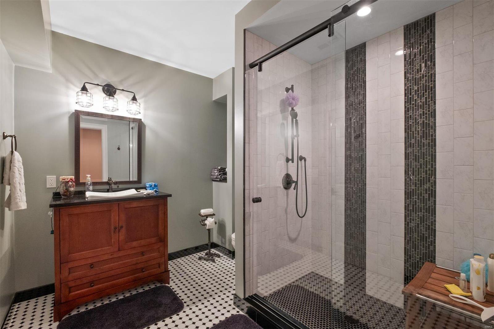 Ladue Manor - Residential