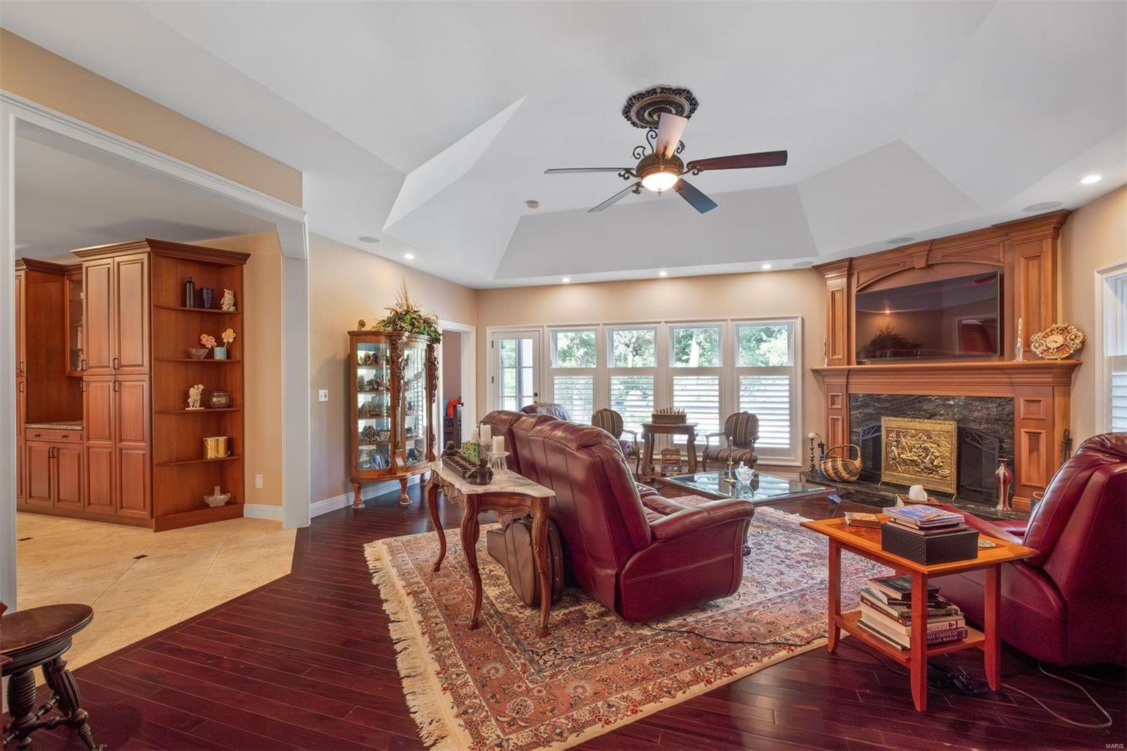 Ladue Manor - Residential