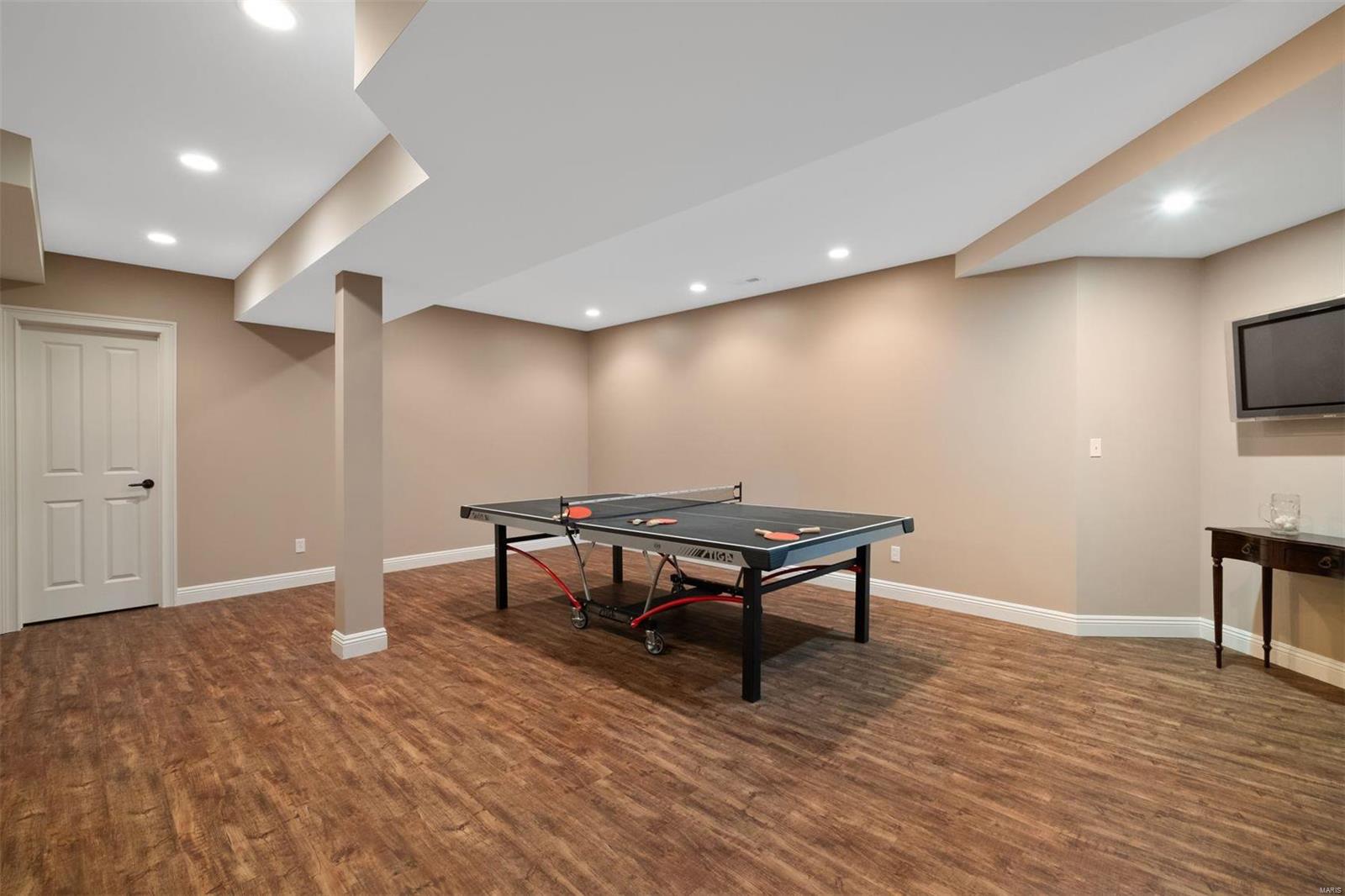 Ladue Manor - Residential