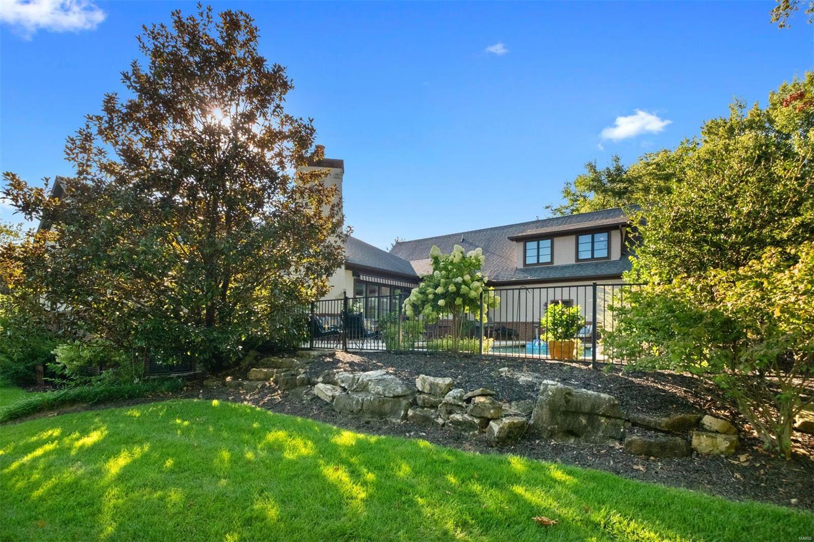 Ladue Manor - Residential