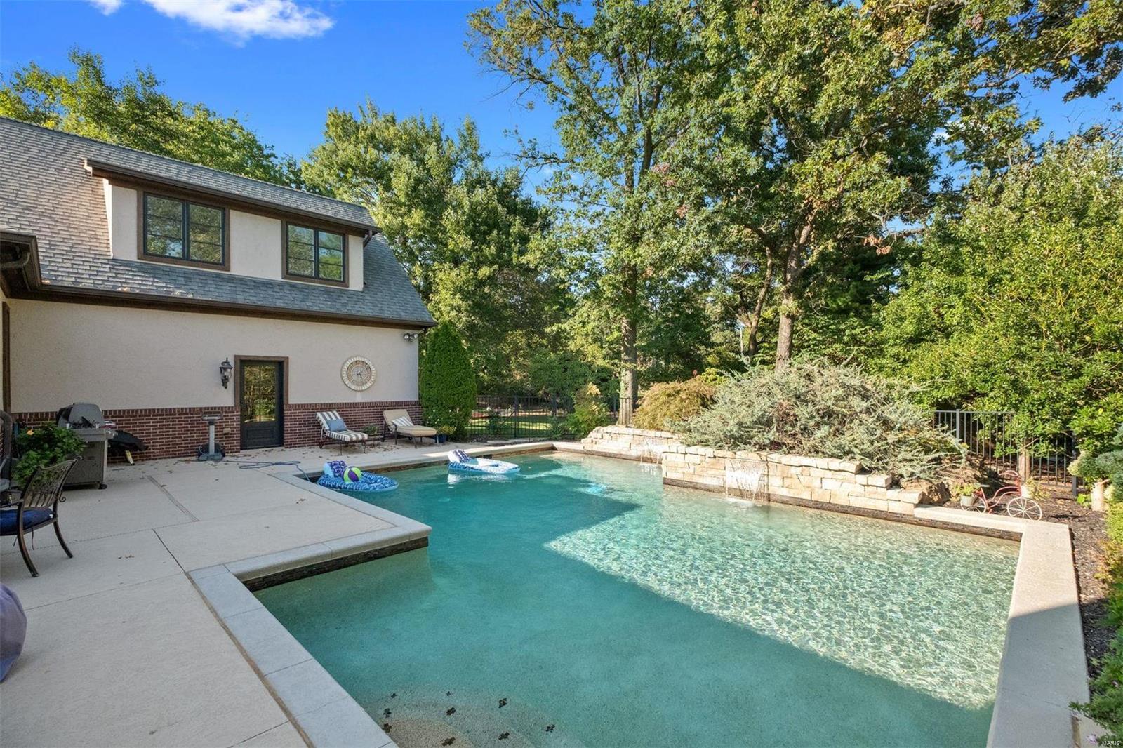 Ladue Manor - Residential