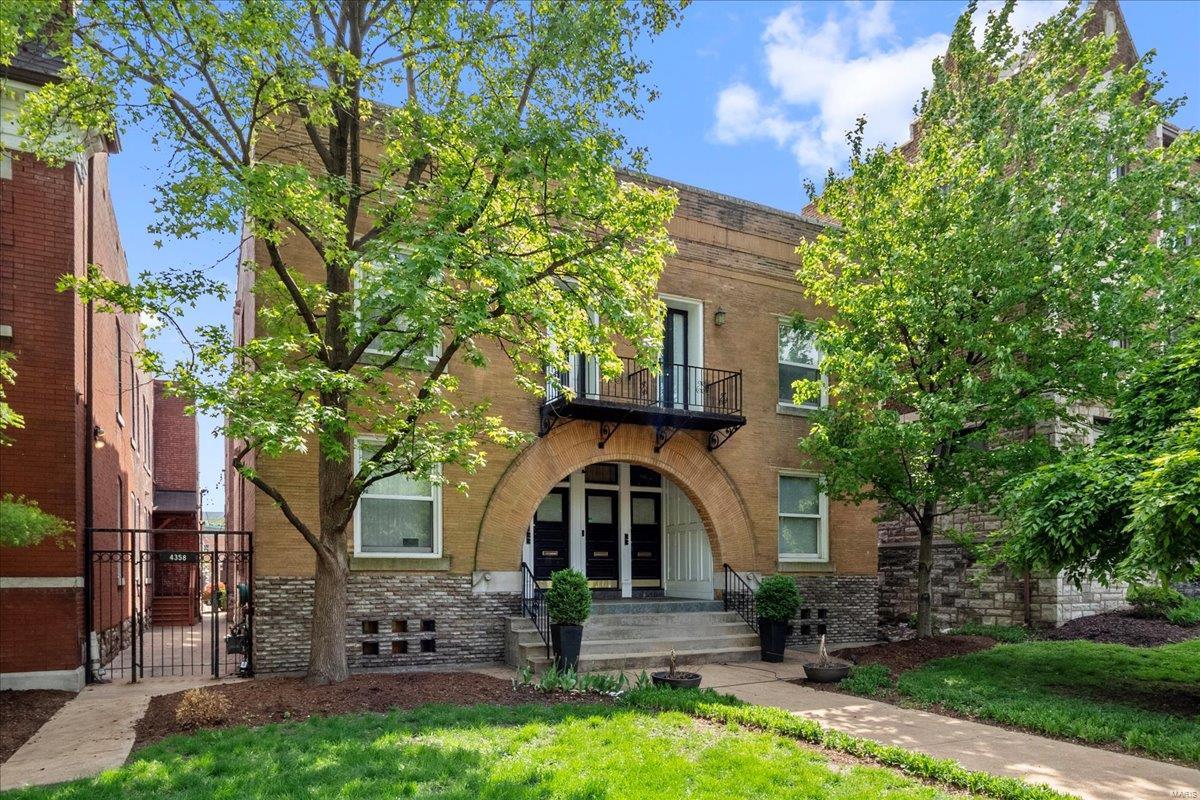 Deux Maisons Condos - Residential