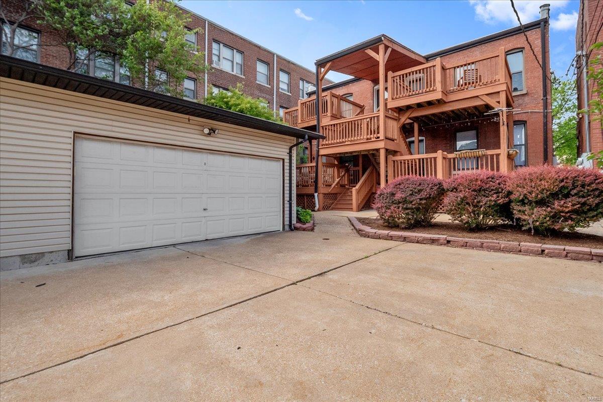Deux Maisons Condos - Residential