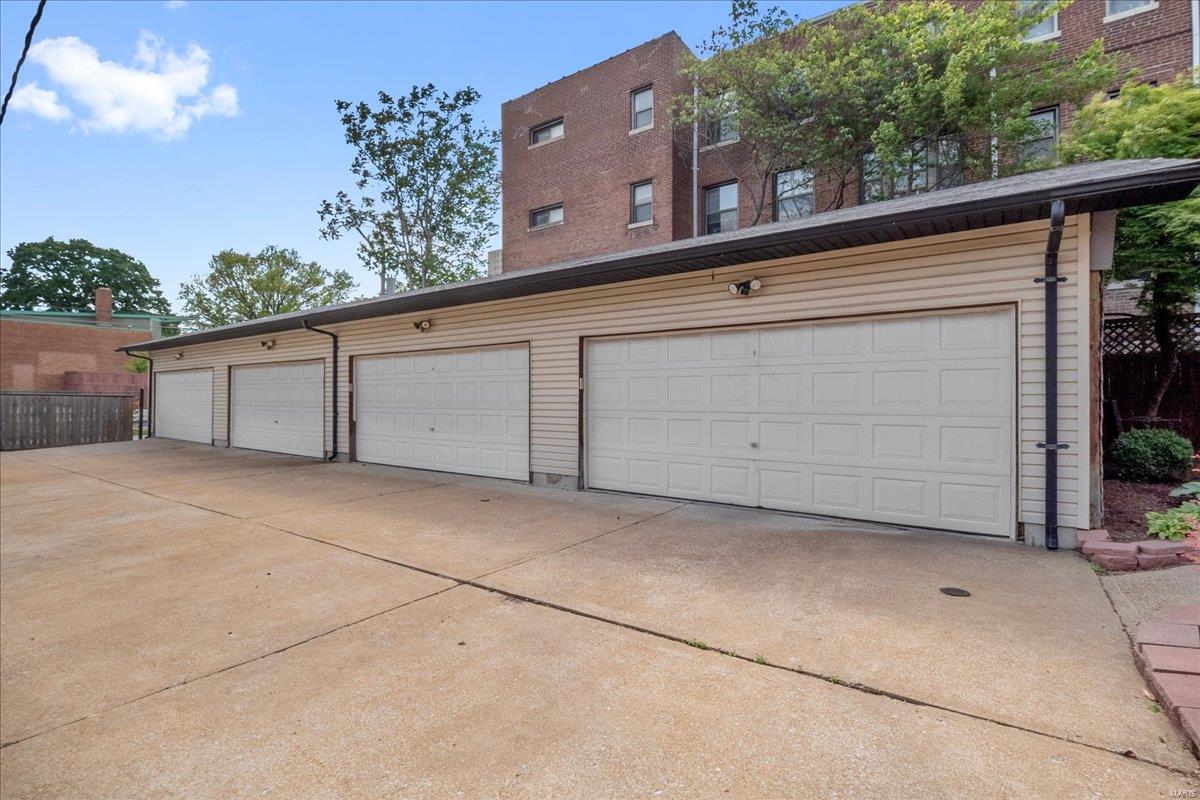 Deux Maisons Condos - Residential