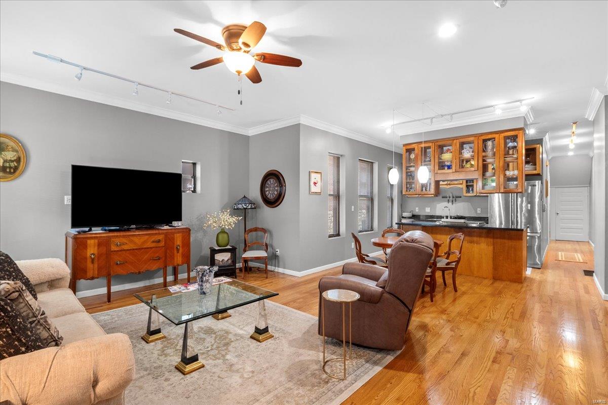 Deux Maisons Condos - Residential