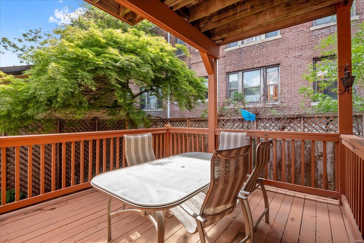 Deux Maisons Condos - Residential