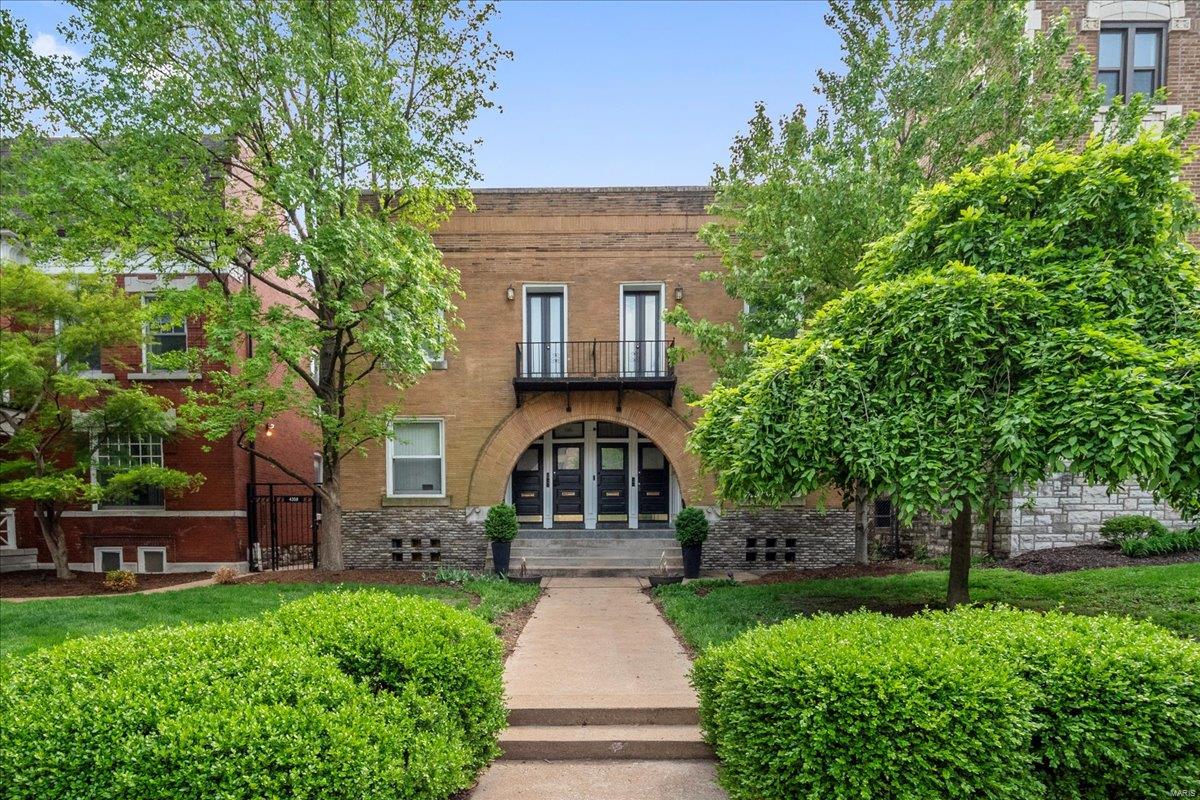 Deux Maisons Condos - Residential