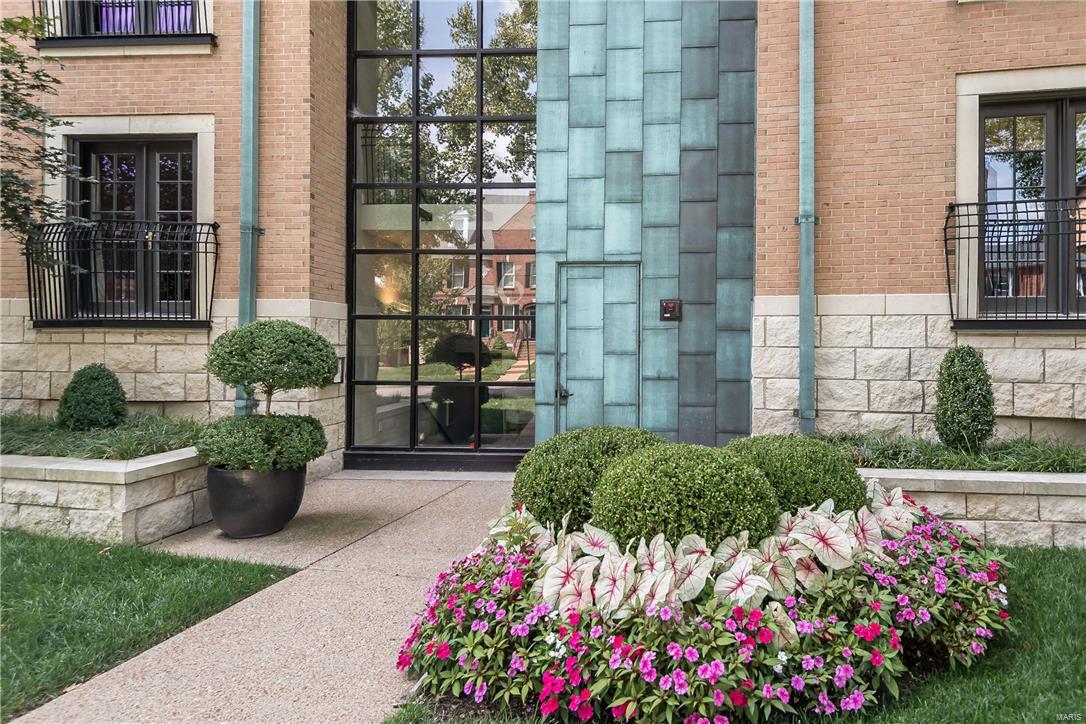 6 Brighton Way Condo - Residential