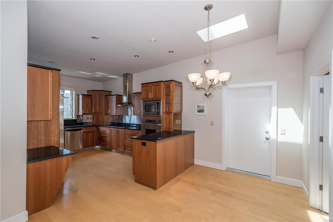 6 Brighton Way Condo - Residential