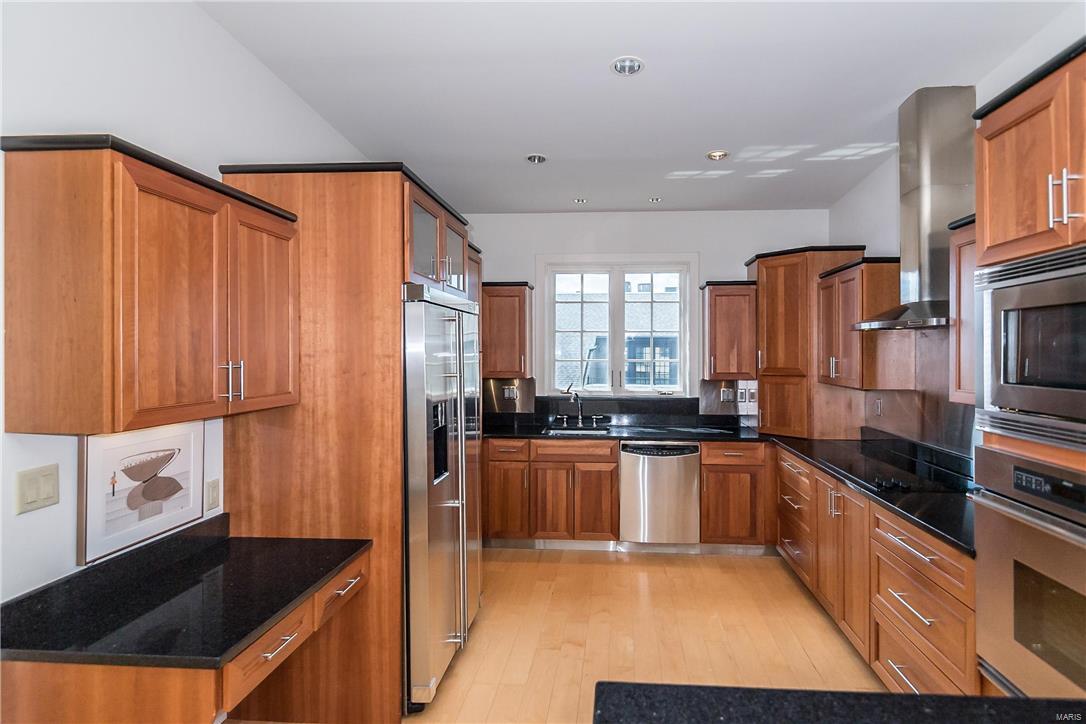 6 Brighton Way Condo - Residential