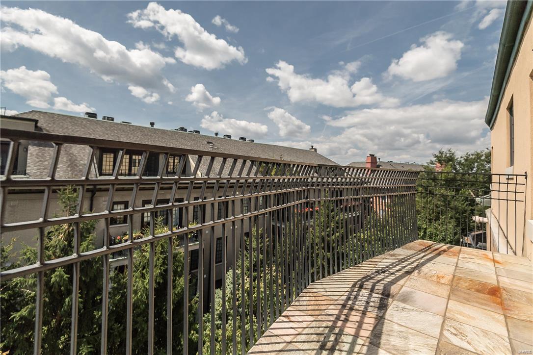 6 Brighton Way Condo - Residential