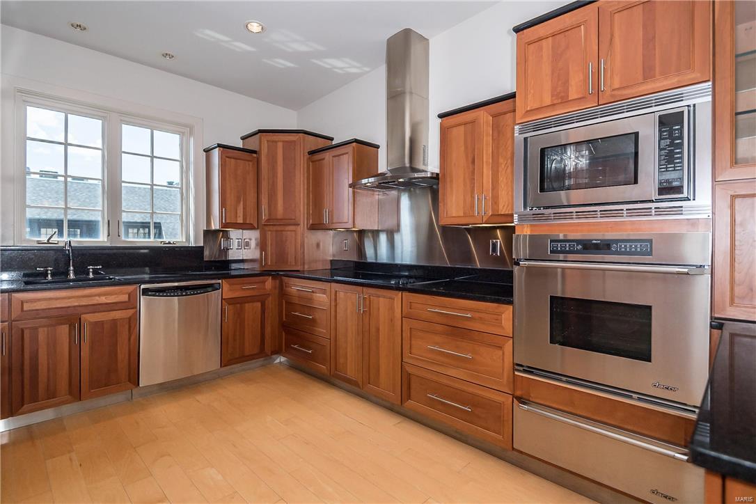 6 Brighton Way Condo - Residential