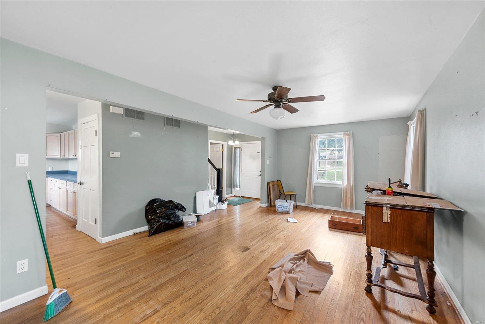 Valley Park, Missouri 63088, United States, 3 Bedrooms Bedrooms, ,2 BathroomsBathrooms,Residential,Pending,33241