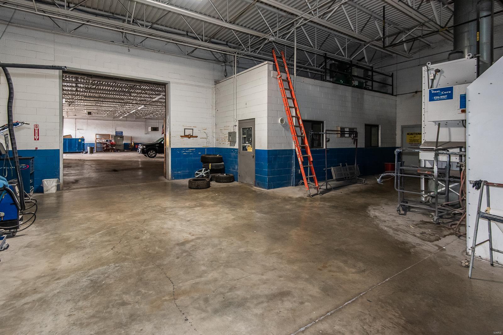 Cerame Ford - Commercial Sale