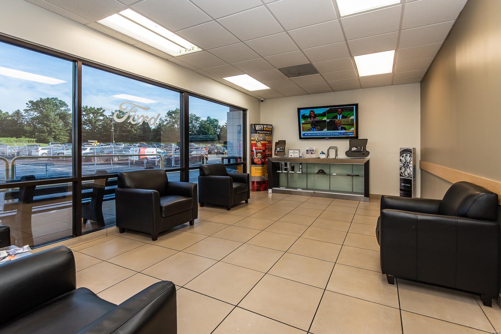 Cerame Ford - Commercial Sale