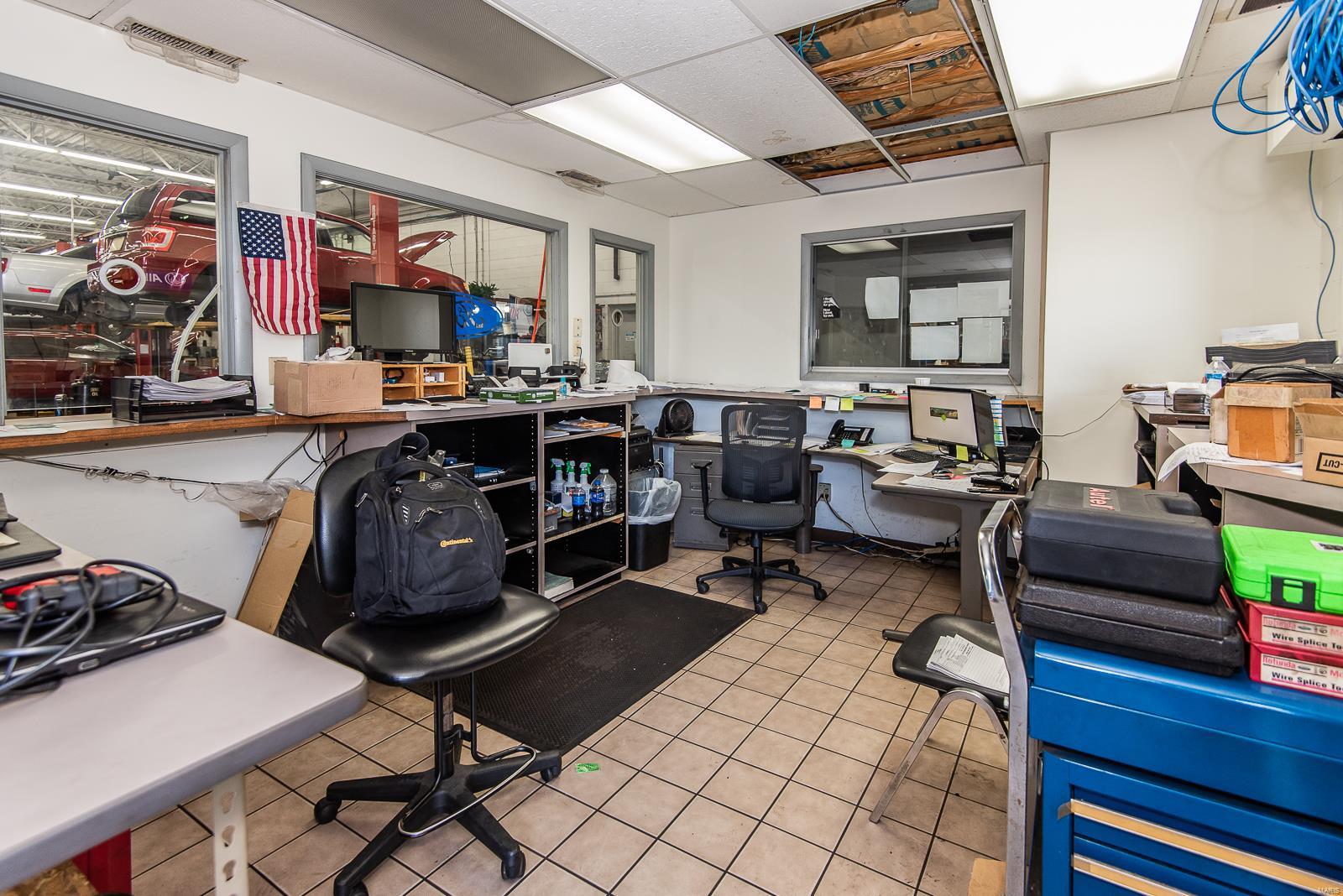 Cerame Ford - Commercial Sale