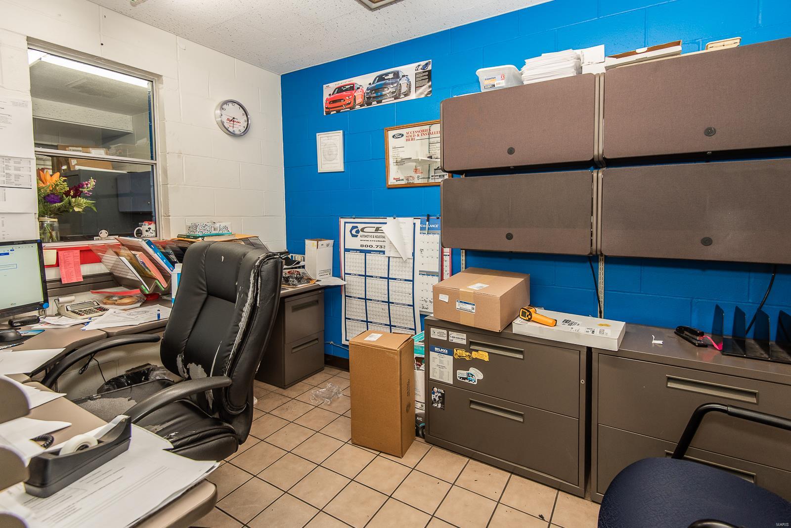 Cerame Ford - Commercial Sale