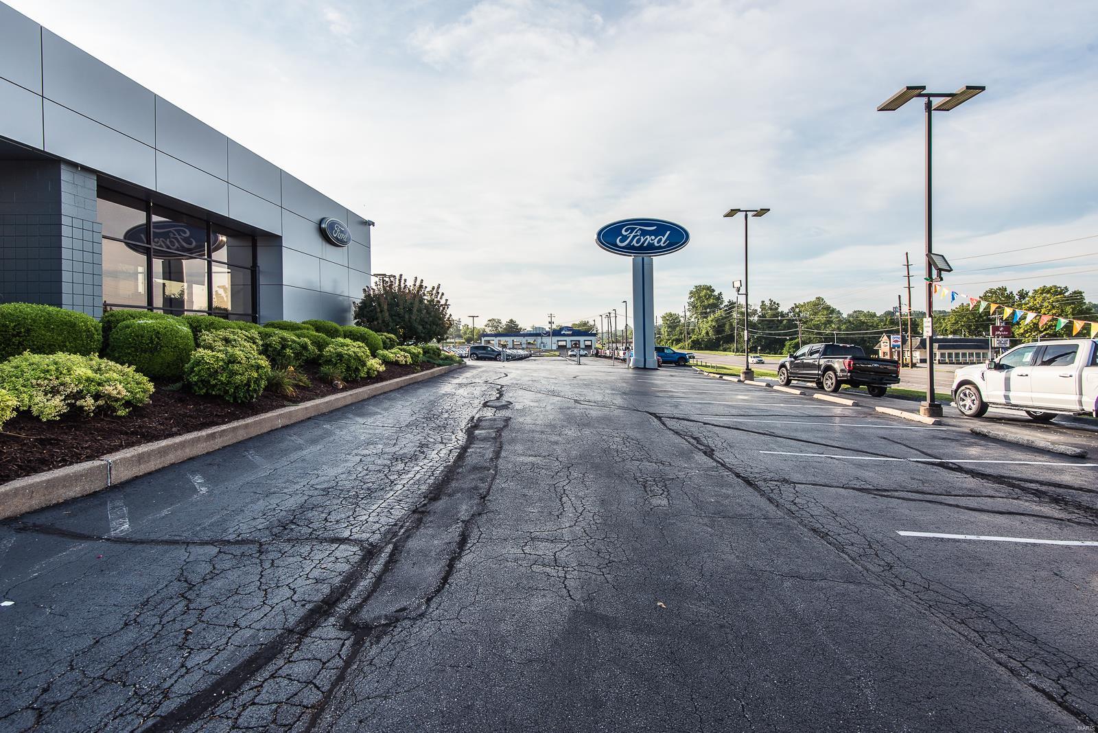 Cerame Ford - Commercial Sale