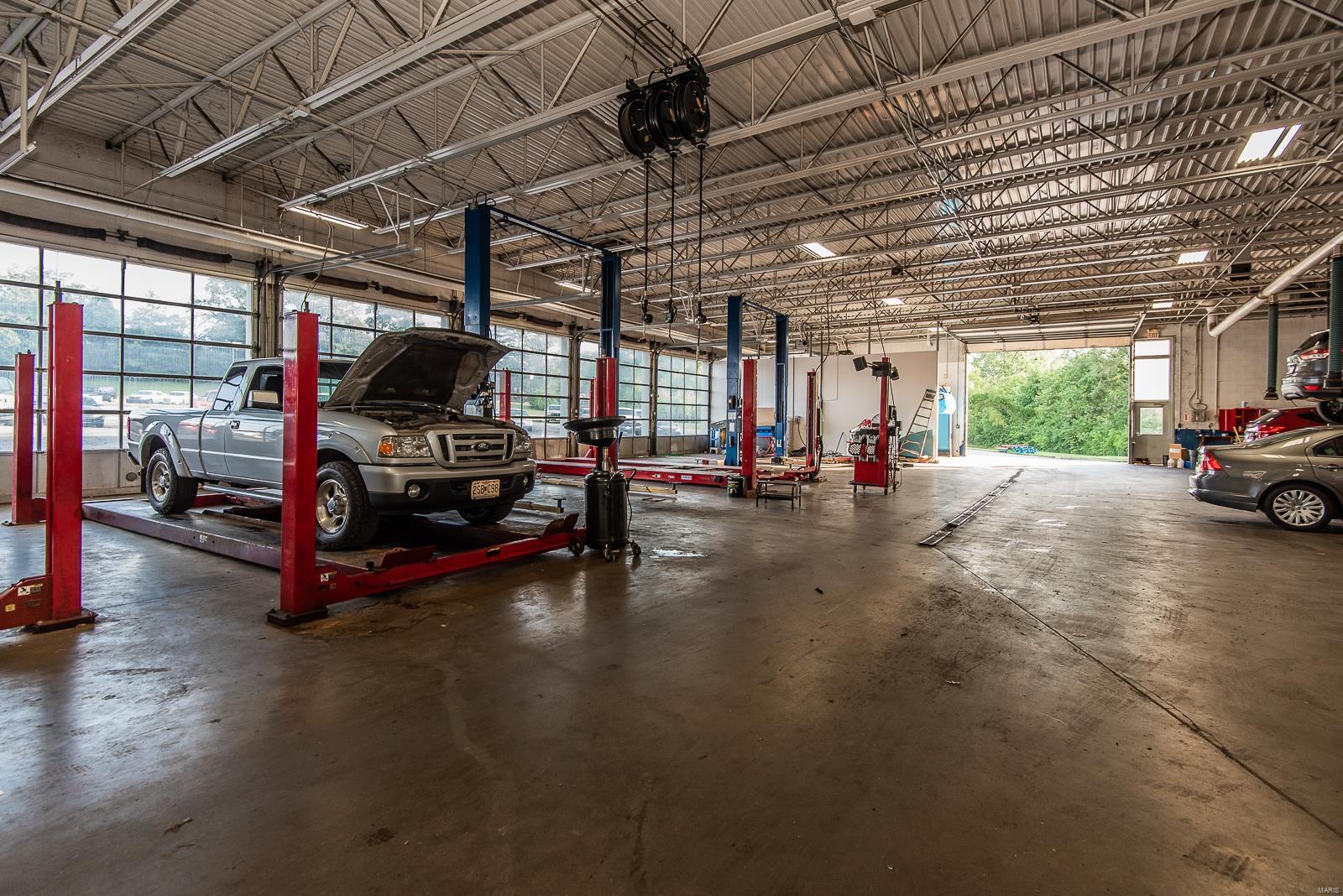 Cerame Ford - Commercial Sale