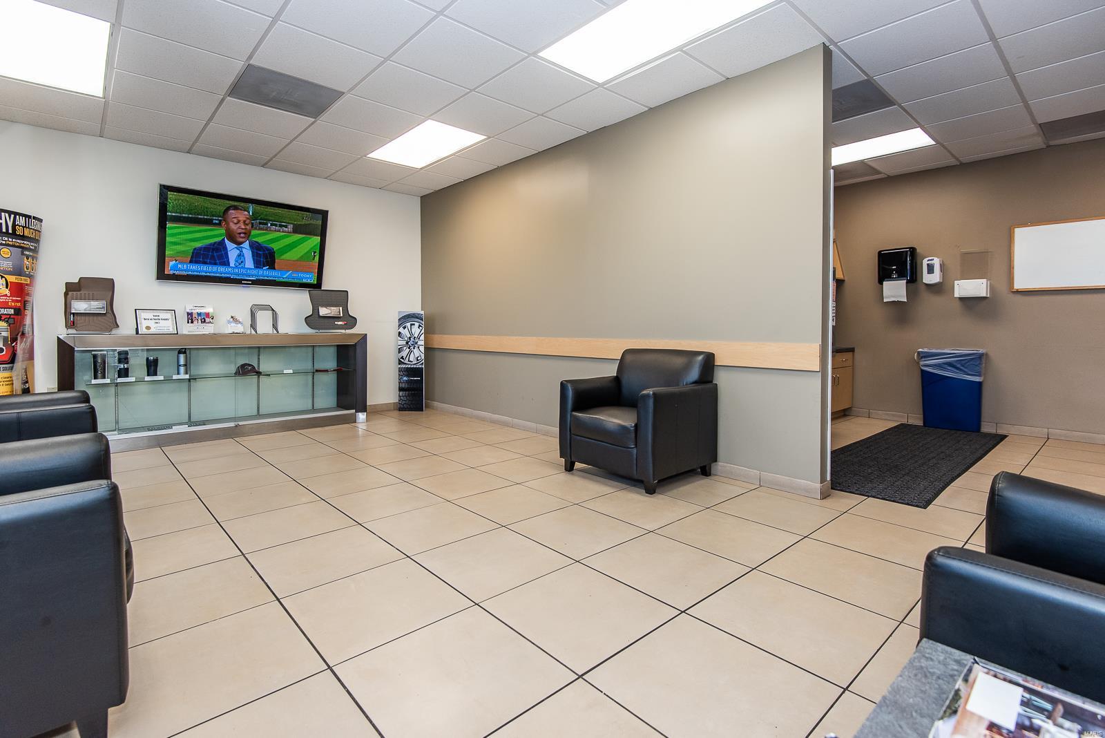 Cerame Ford - Commercial Sale