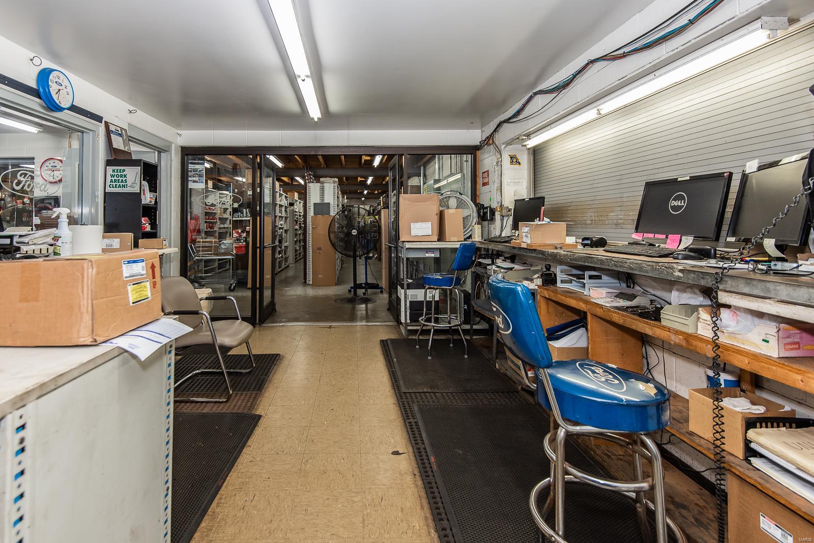 Cerame Ford - Commercial Sale