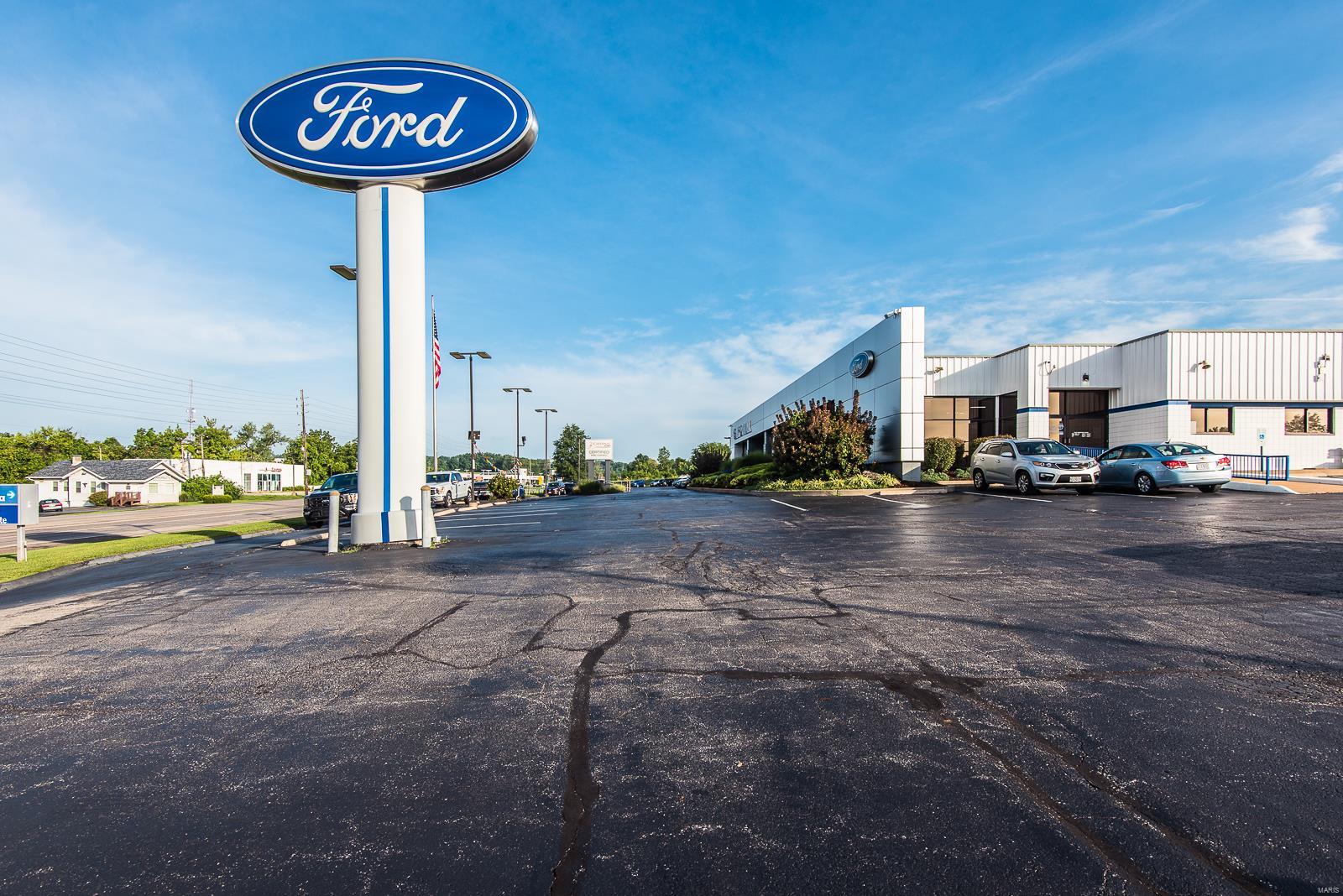 Cerame Ford - Commercial Sale