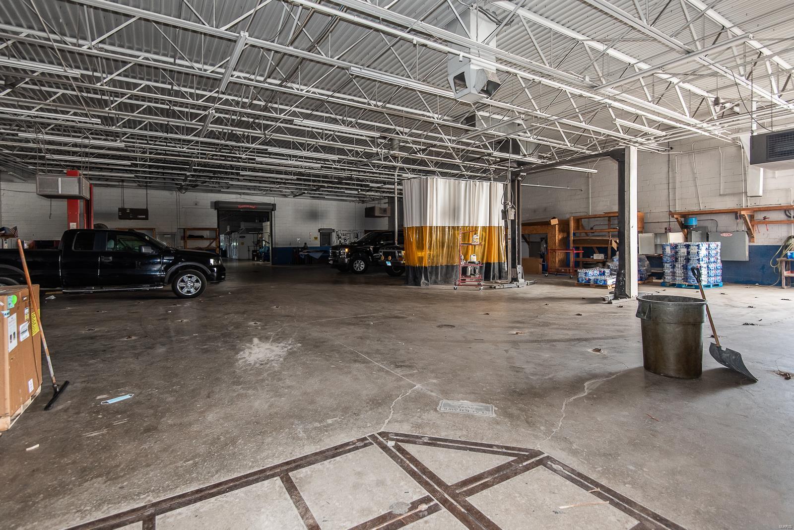 Cerame Ford - Commercial Sale