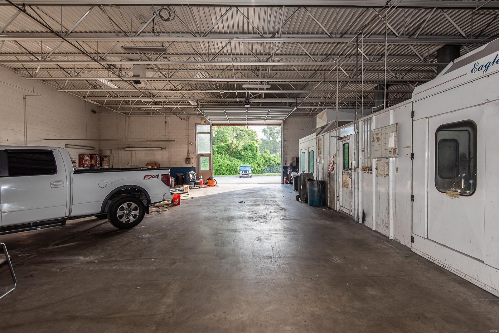 Cerame Ford - Commercial Sale