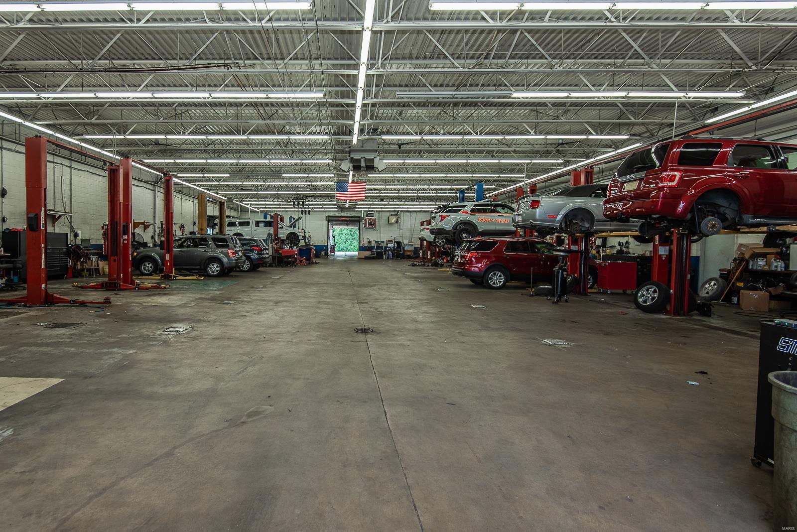 Cerame Ford - Commercial Sale