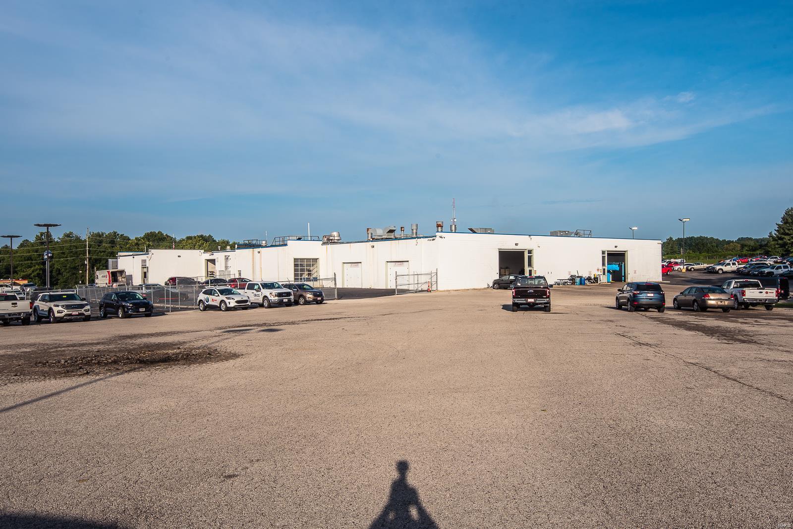 Cerame Ford - Commercial Sale