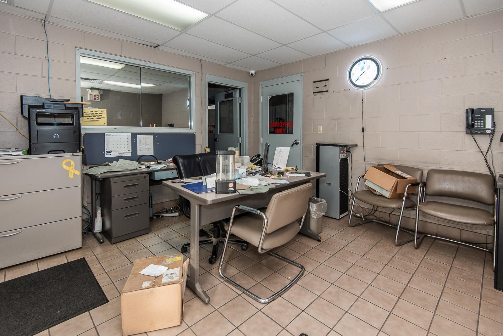 Cerame Ford - Commercial Sale