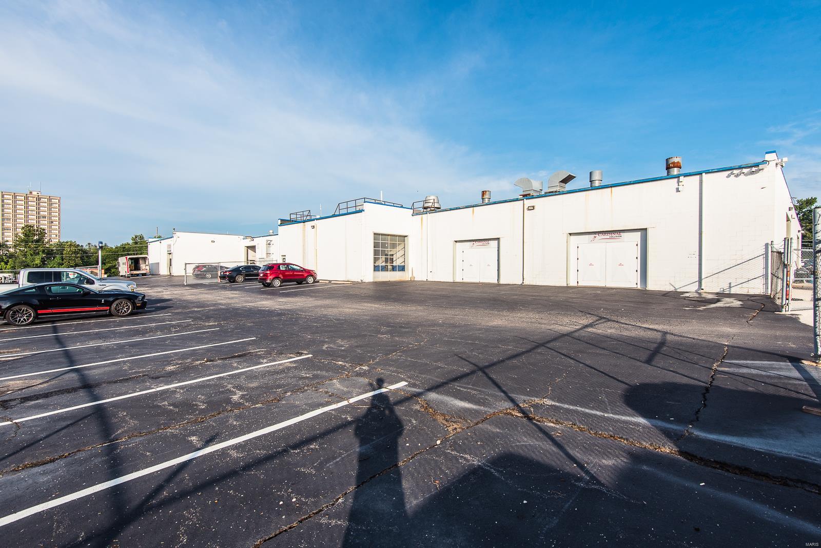 Cerame Ford - Commercial Sale