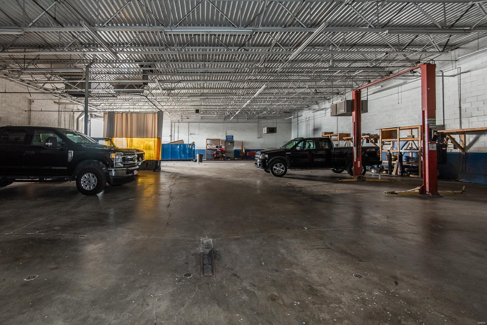 Cerame Ford - Commercial Sale