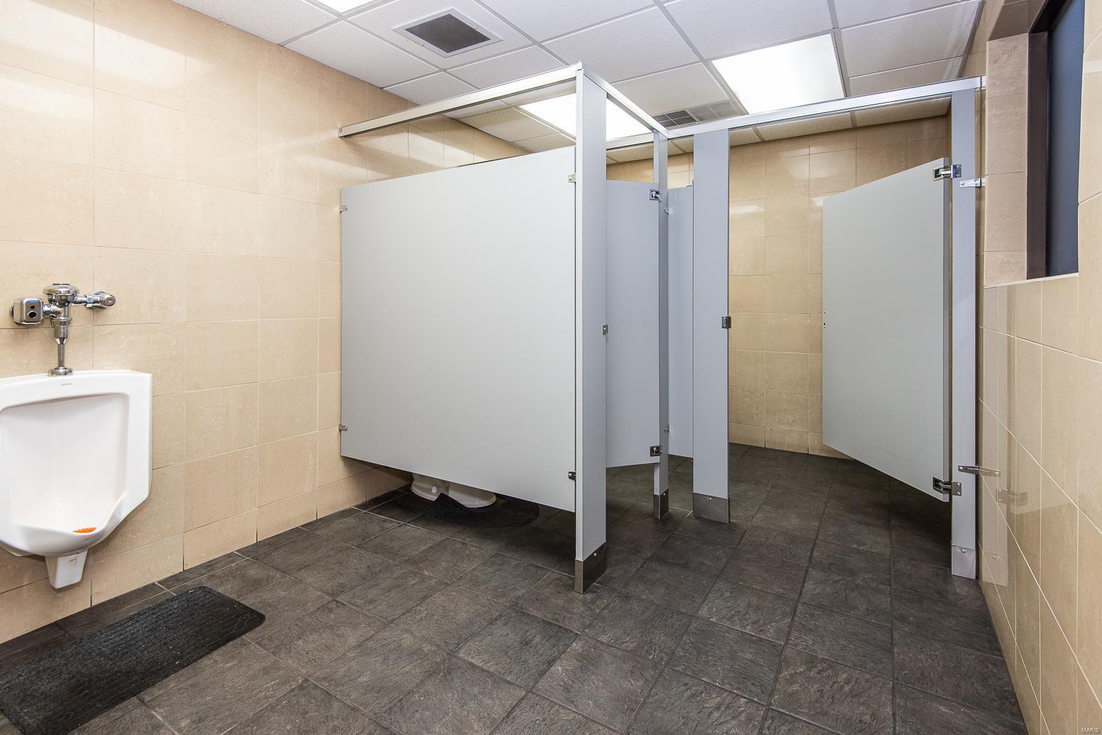 Cerame Ford - Commercial Sale