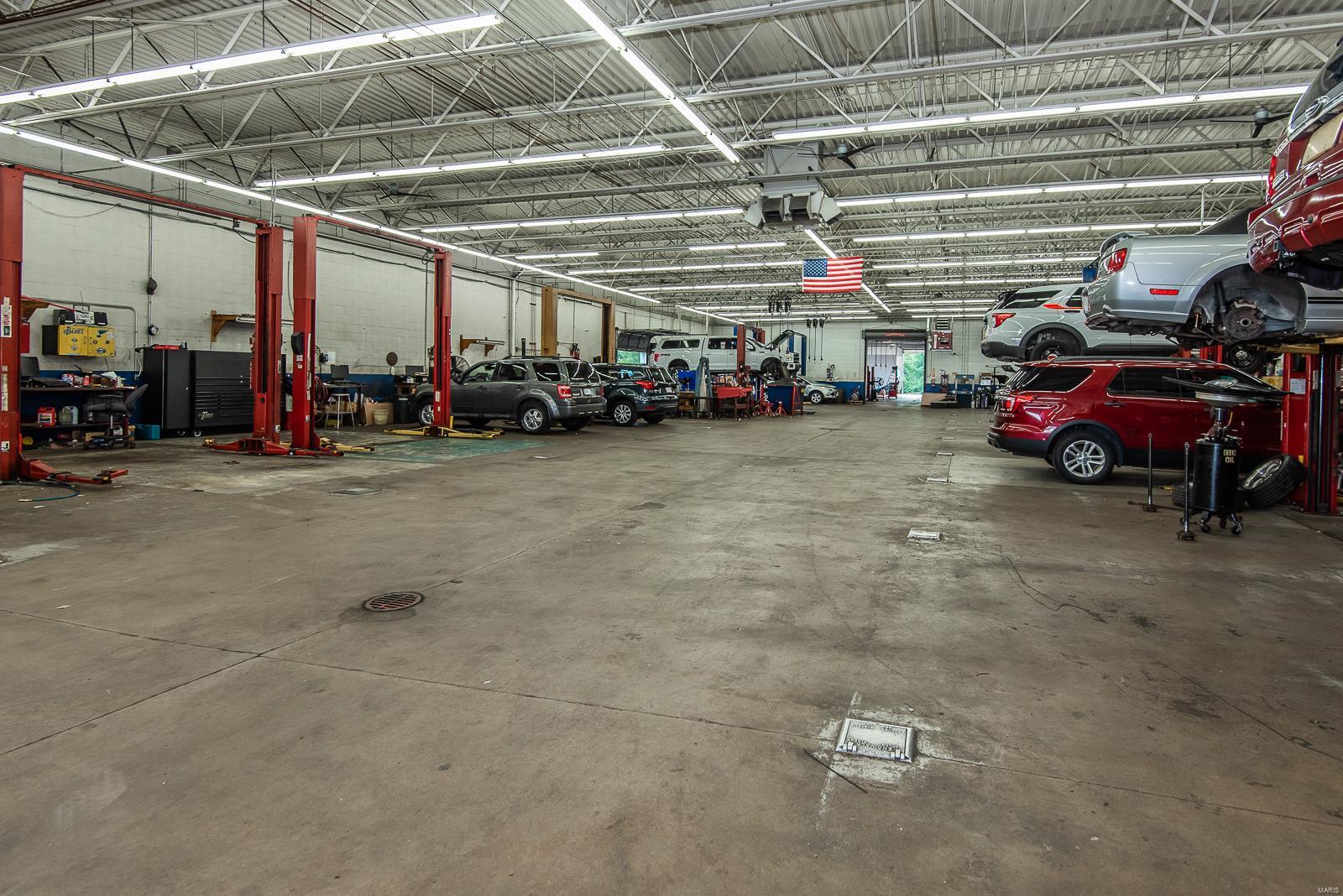 Cerame Ford - Commercial Sale