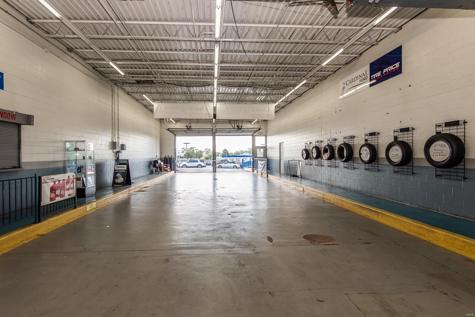 Cerame Ford - Commercial Sale