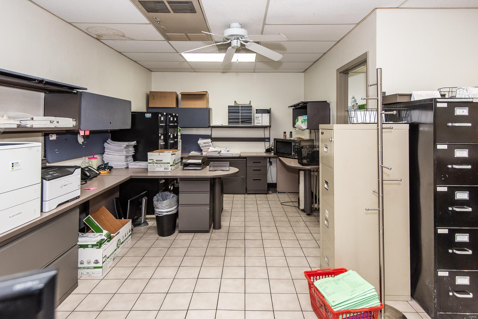 Cerame Ford - Commercial Sale