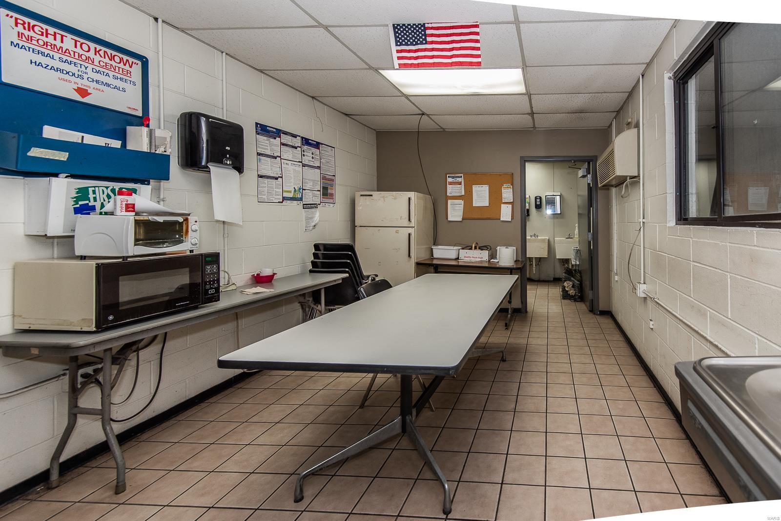 Cerame Ford - Commercial Sale