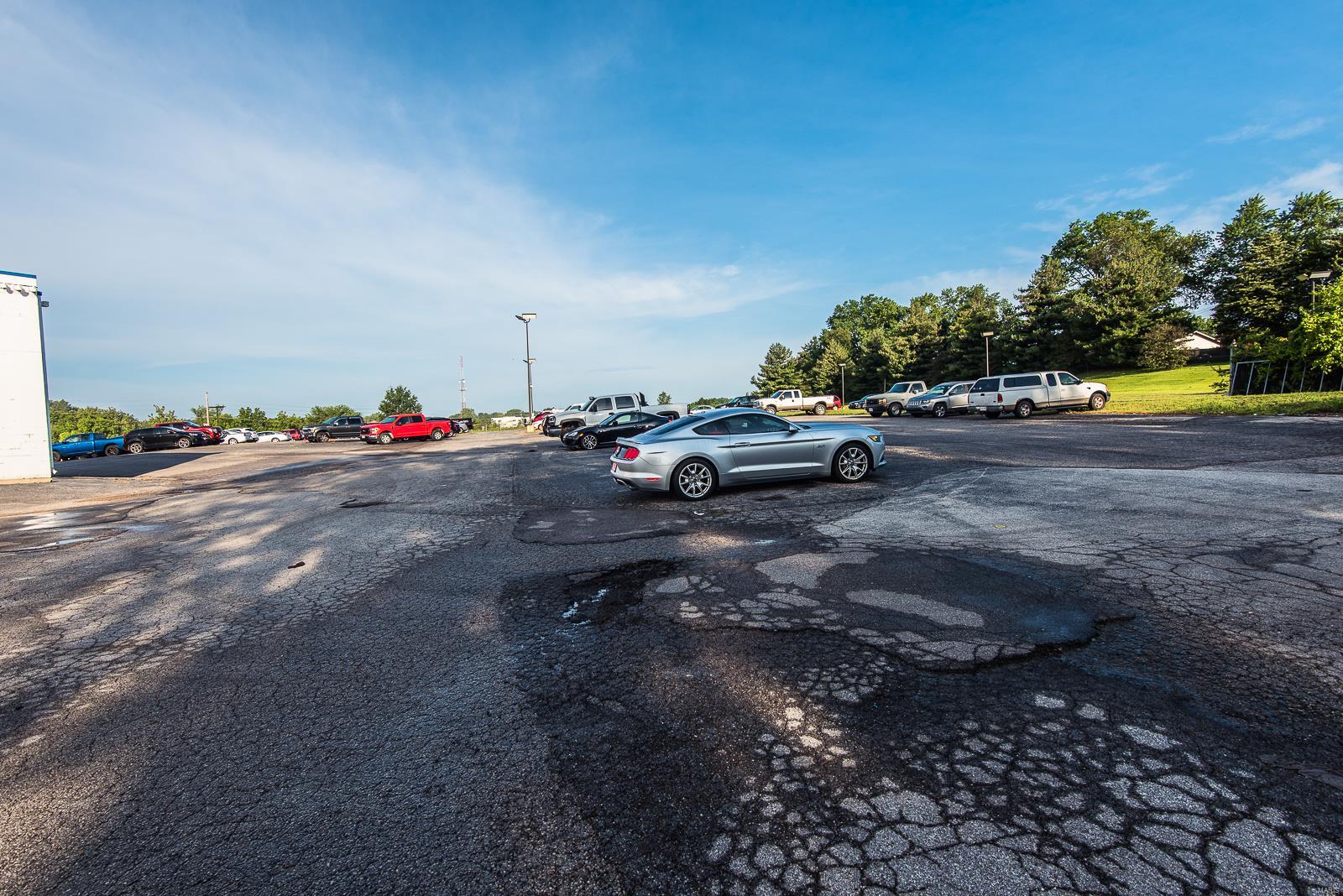 Cerame Ford - Commercial Sale