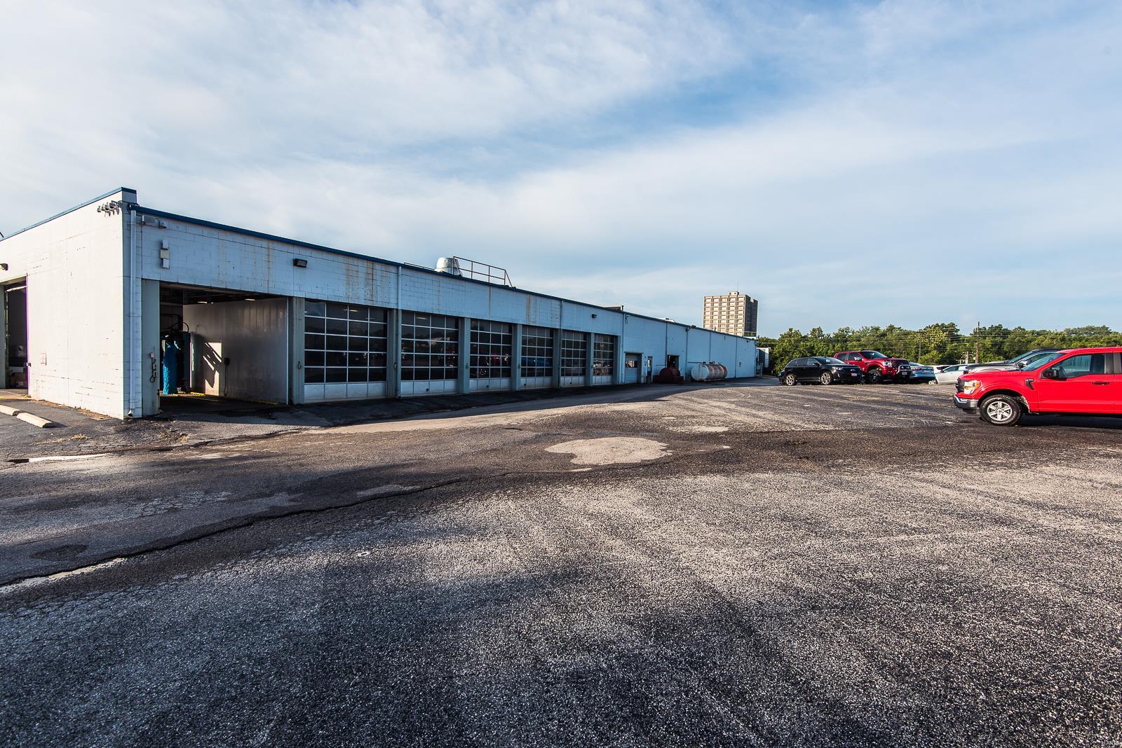 Cerame Ford - Commercial Sale