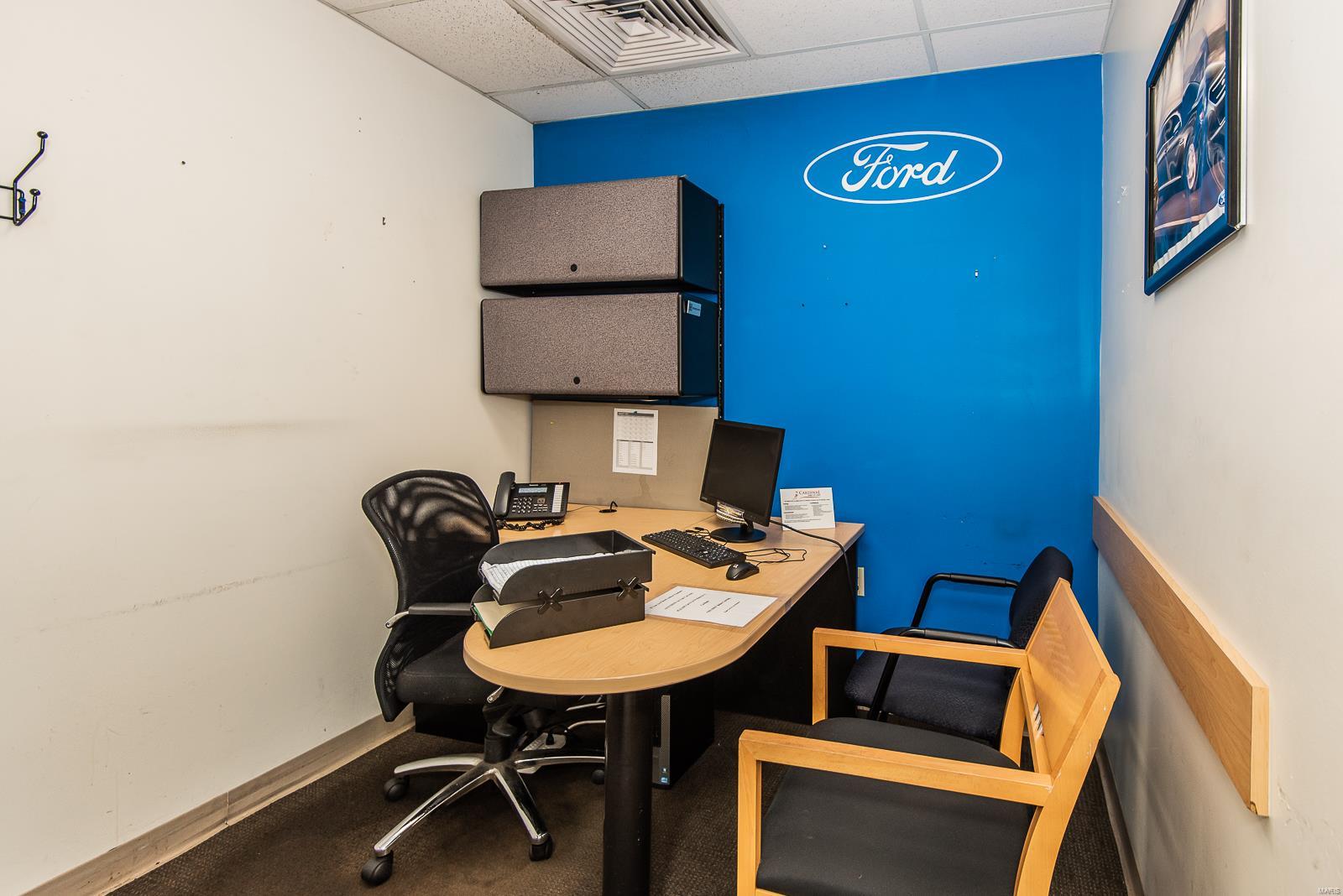 Cerame Ford - Commercial Sale