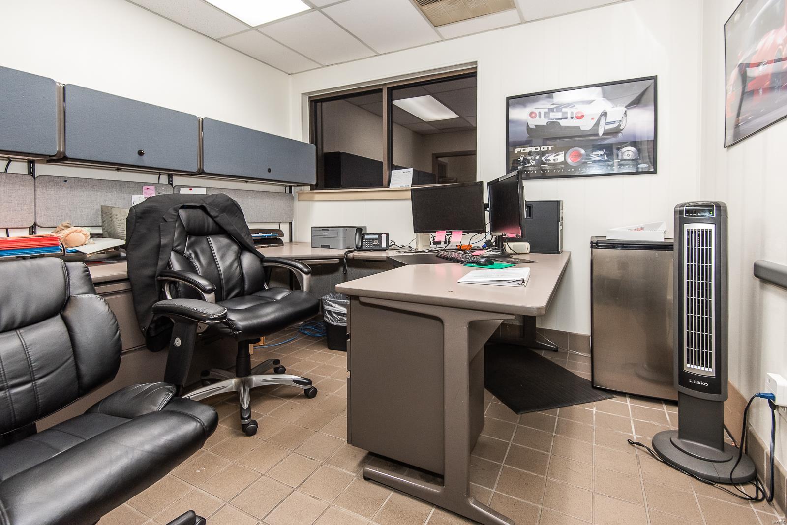 Cerame Ford - Commercial Sale