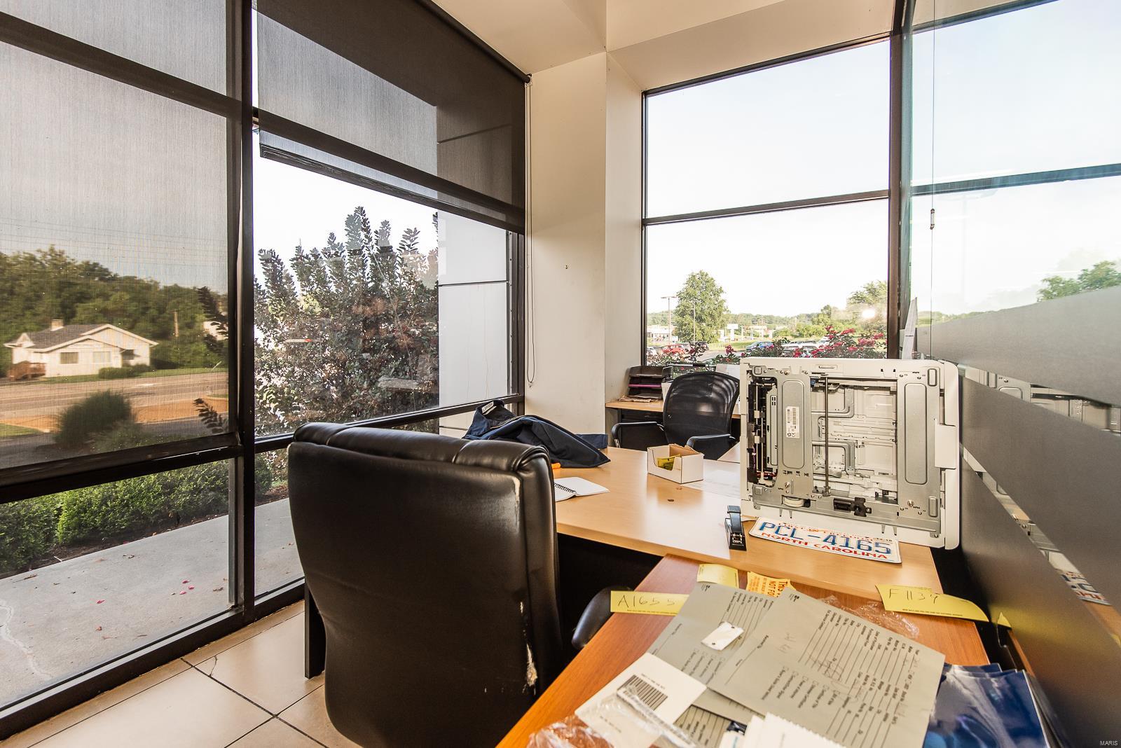 Cerame Ford - Commercial Sale