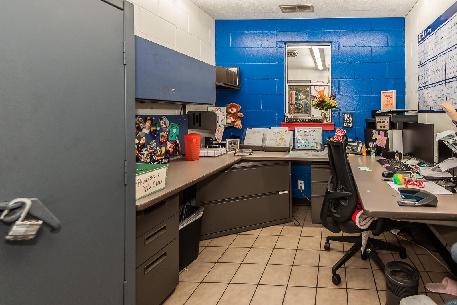 Cerame Ford - Commercial Sale