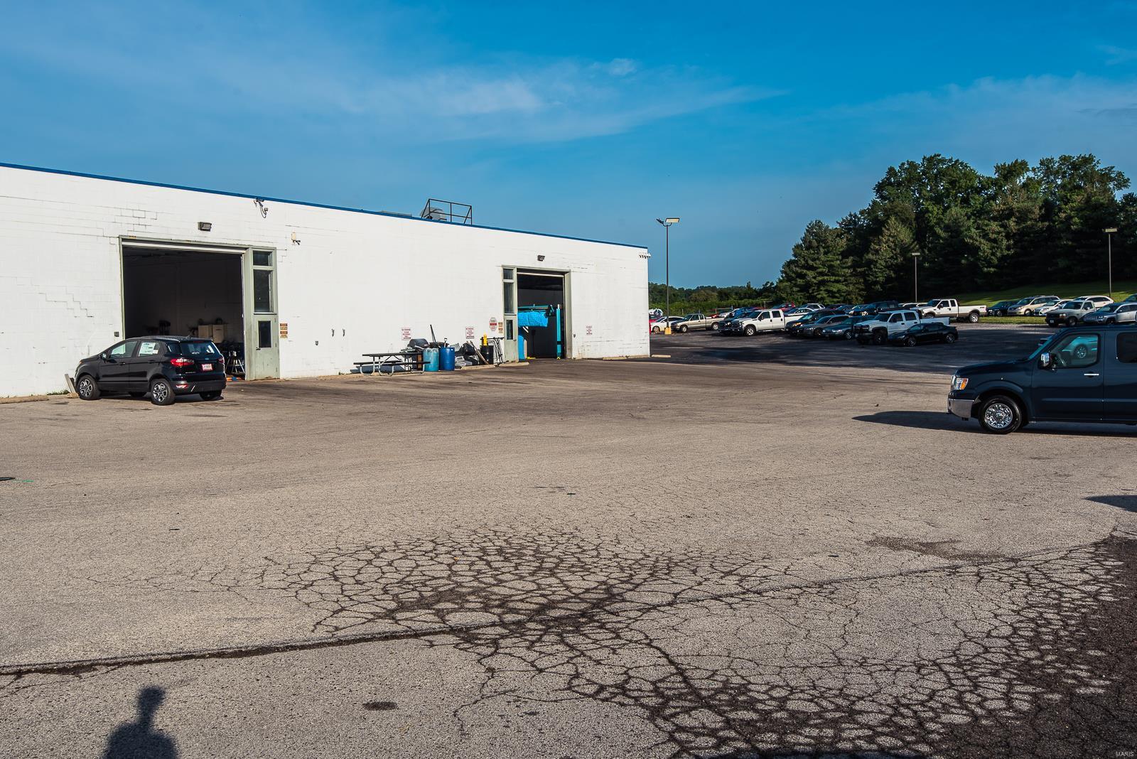 Cerame Ford - Commercial Sale