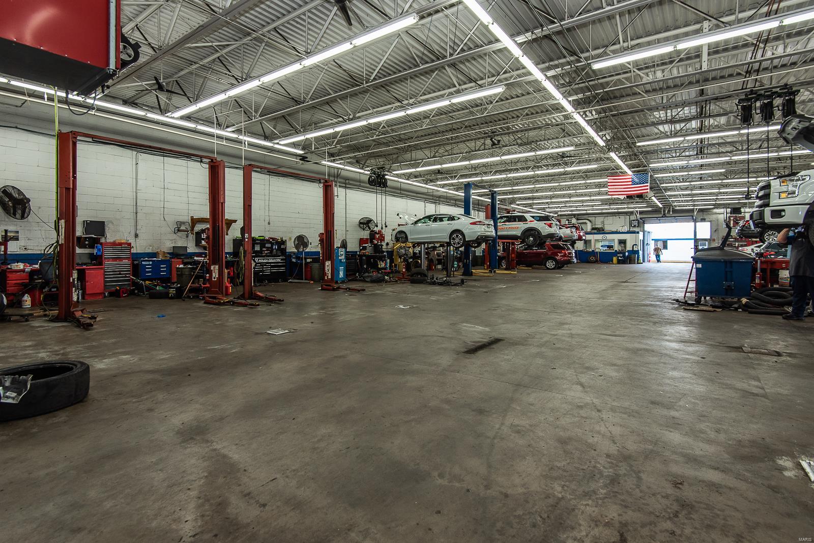 Cerame Ford - Commercial Sale