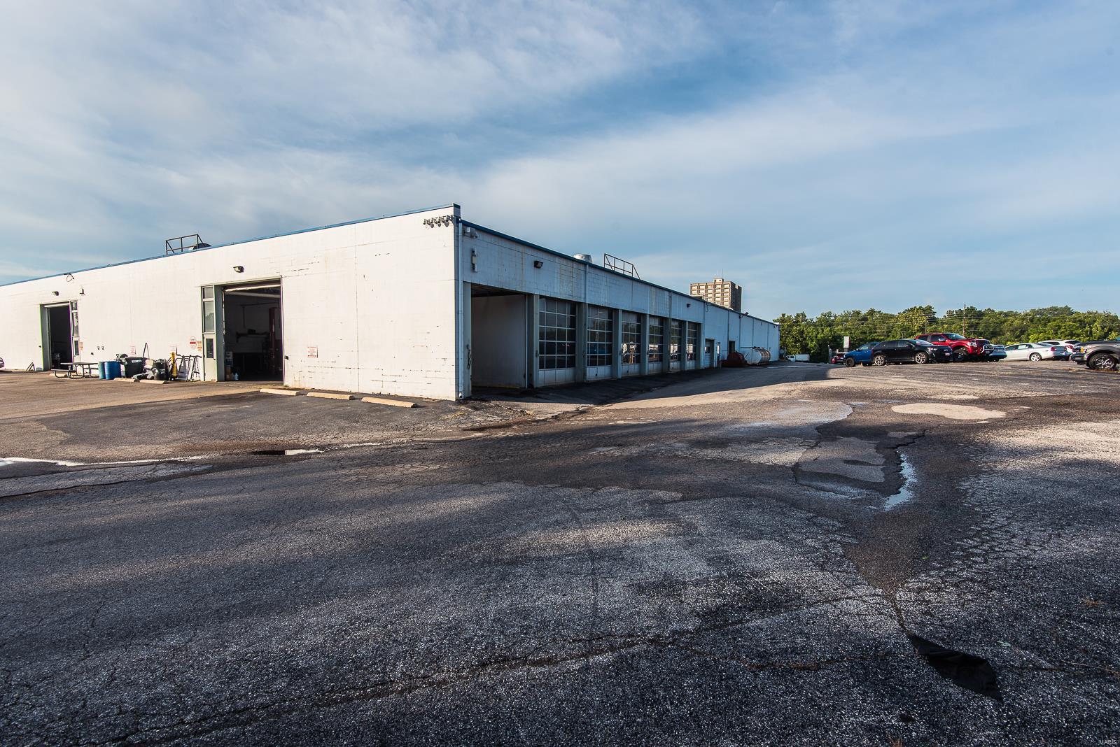 Cerame Ford - Commercial Sale