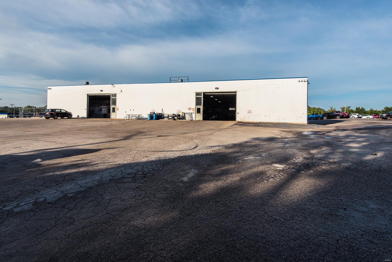 Cerame Ford - Commercial Sale