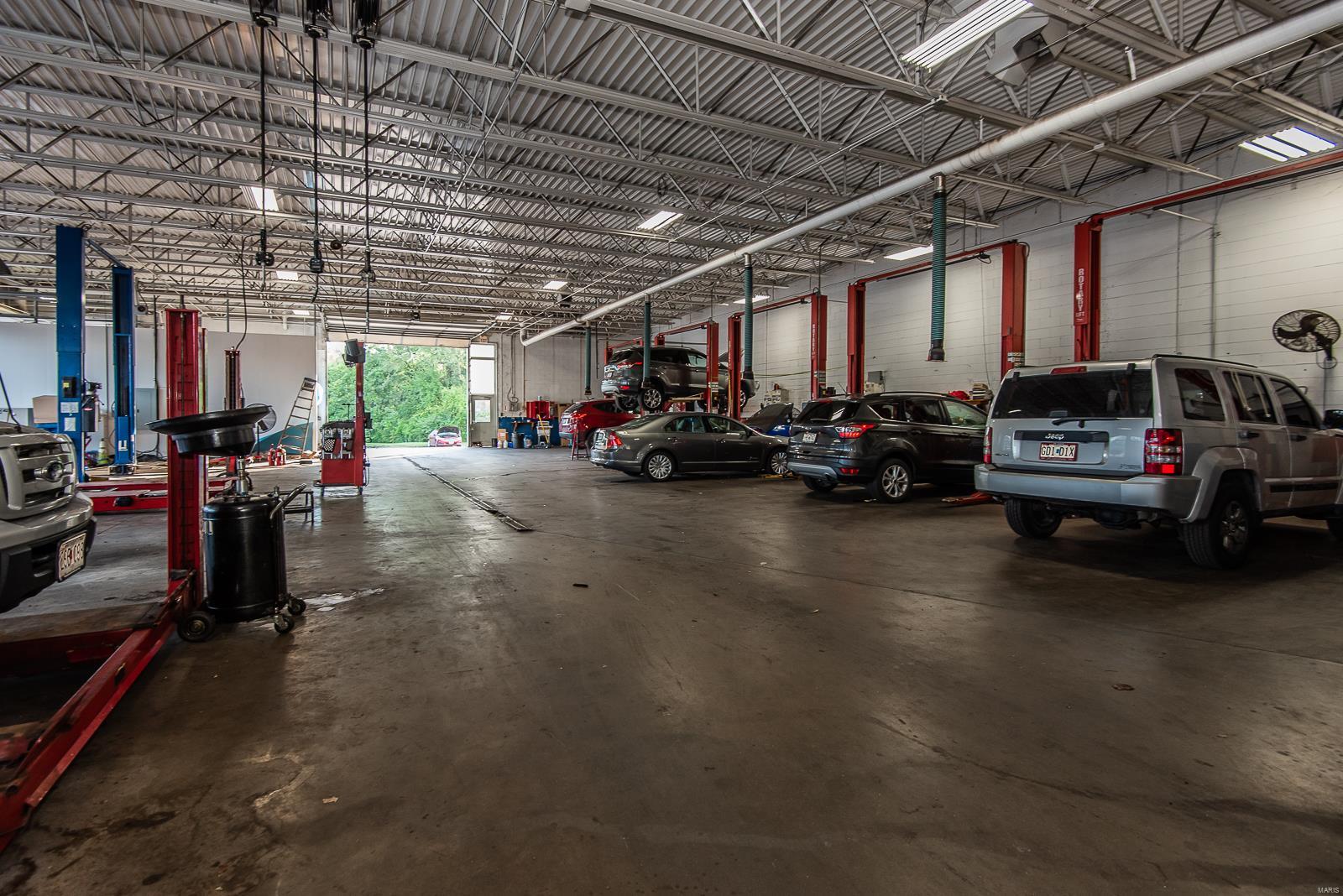 Cerame Ford - Commercial Sale